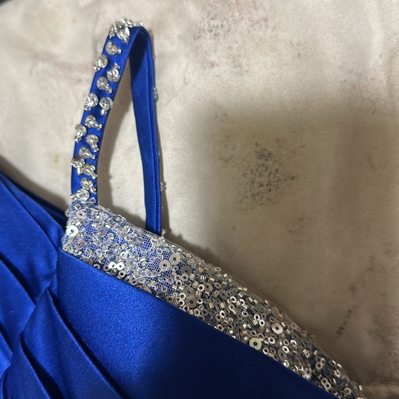 Royal Blue Off-The-Shoulder Sparkly Prom Dresses With Satin - Picture 7 of 9